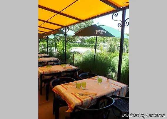 The Originals City, Est Βαλένς